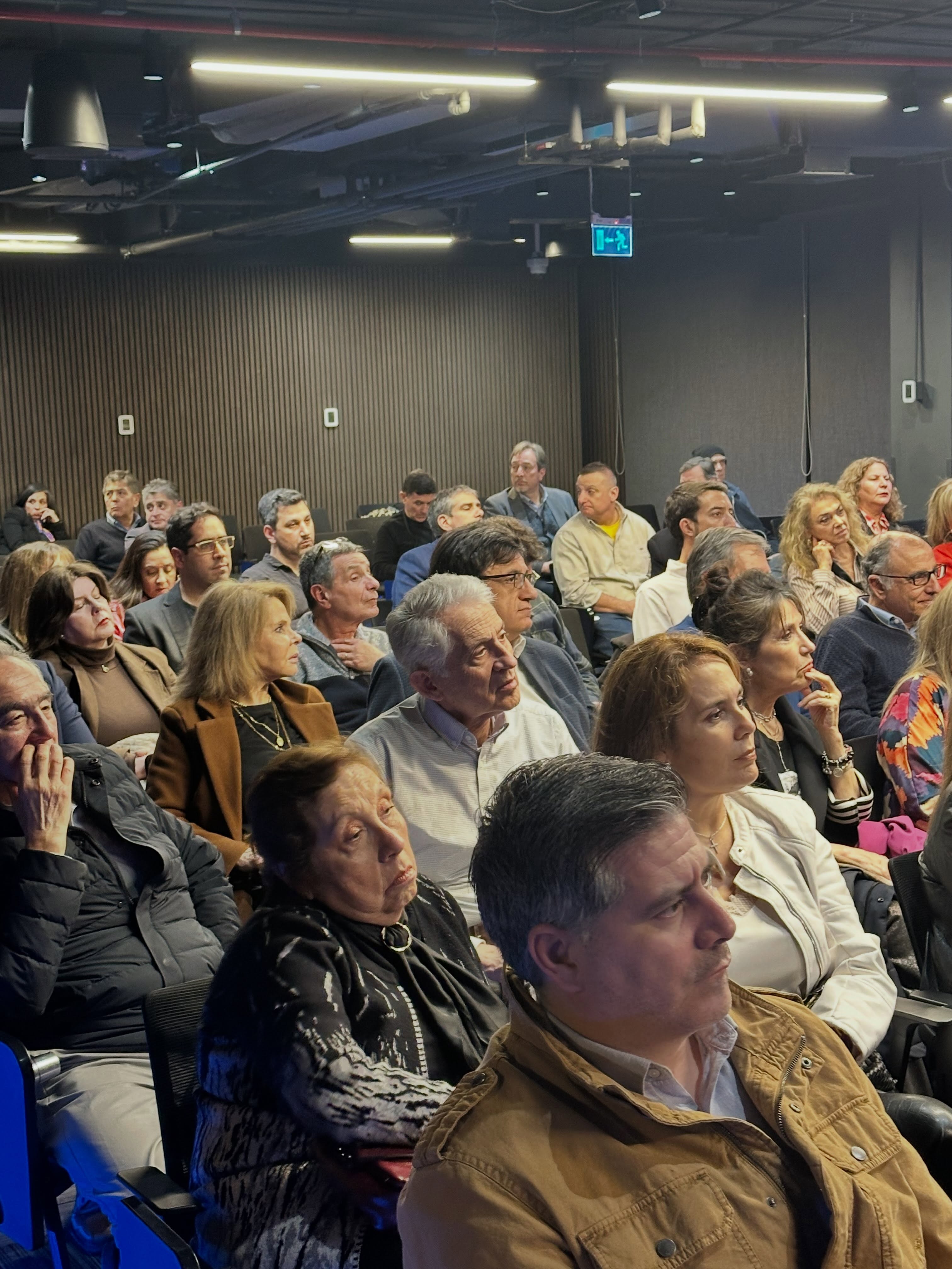 El pasado jueves 3 de septiembre se realizó nuestra segunda reunión de Consejeros de Unidos por Chile.
Seguimos comprometidos con un Chile en democracia y valores republicanos.

Agradecemos profundamente el trabajo en equipo que se va gestando a medida que avanzamos en este proyecto por un mejor país. 

#unidosporchileoficial  #chile #unidosporchile #democracia